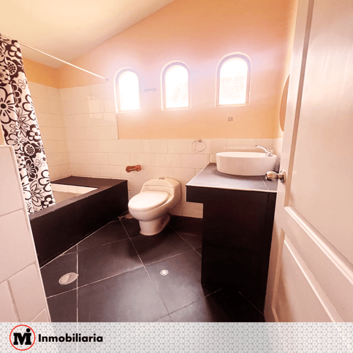 Mz B - 7 JIRÓN LAS CIGÜEÑAS - URB. CORONA DEL FRAILE, Huancayo, 0 , 4 Habitaciones Habitaciones,2 BathroomsBathrooms,Casas,En Venta,JIRÓN LAS CIGÜEÑAS - URB. CORONA DEL FRAILE,0,1100